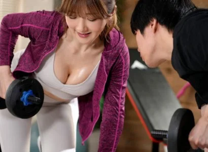 Chàng trai số hưởng và cô nàng PT gợi cảm đụ nhau